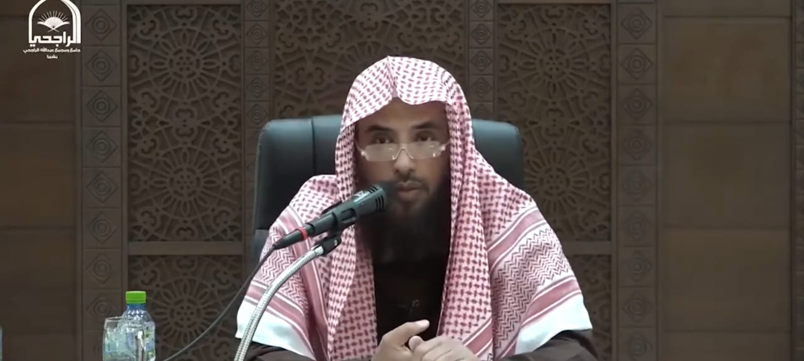 الشيخ:  عبد العزيز الشايع
